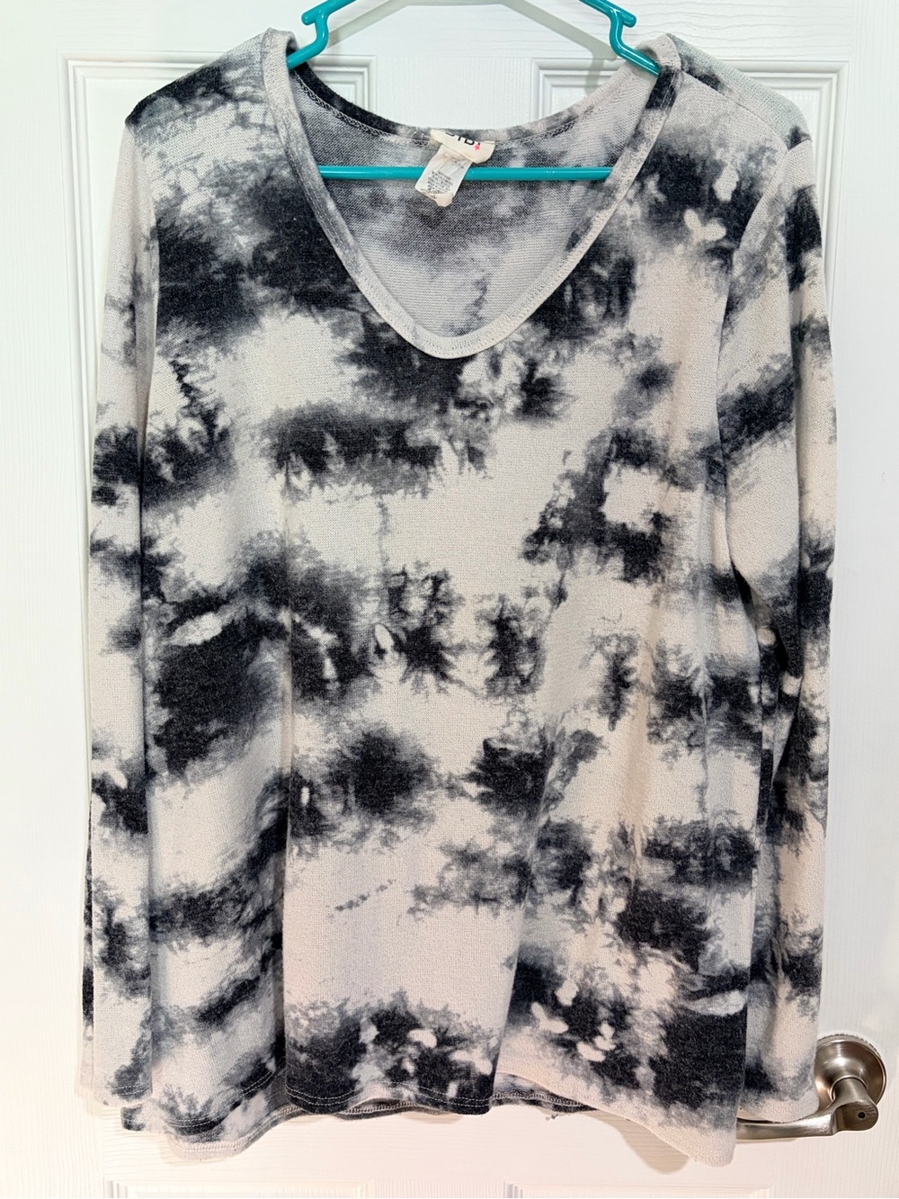BiBi Black & White Tie-Dye V-Neck Long Sleeve Top